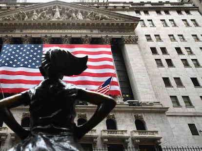 La estatua de 'La niña sin miedo' ante la Bolsa de Nueva York, en una imagen de archivo. 