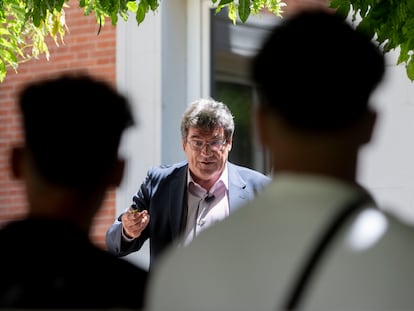 El ministro de Inclusión, Seguridad Social y Migraciones, José Luis Escrivá, interviene en una rueda de prensa, en su ministerio, este viernes en Madrid.