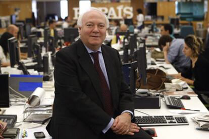 El ministro de Exteriores, Miguel Ángel Moratinos, en la redacción de EL PAÍS.