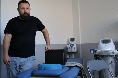 Oleksander Markov, en su centro médico de Járkov.