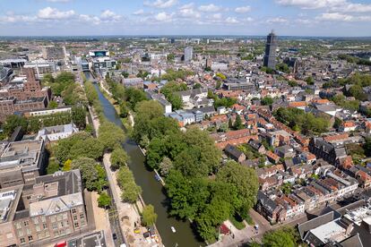 Vista del tramo recuperado del canal Catharijnesingel en Utrecht.