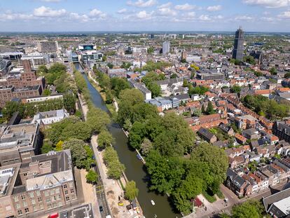 Vista del tramo recuperado del canal Catharijnesingel en Utrecht.