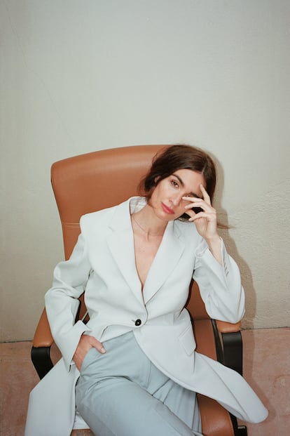Paz Vega, que planea empezar la producción de su primera película como directora este año, lleva ‘total look’ DUARTE.
