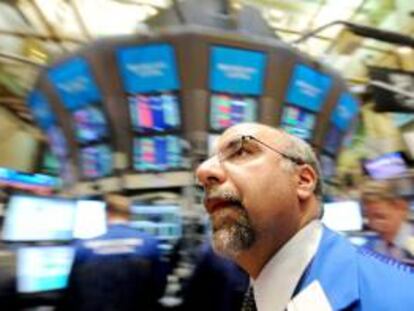 En la apertura el selectivo S&P 500 perdía el 0,2 % hasta 1.398,55 y el índice compuesto del mercado Nasdaq el 0,29 % hasta 3.007,01. EFE/Archivo