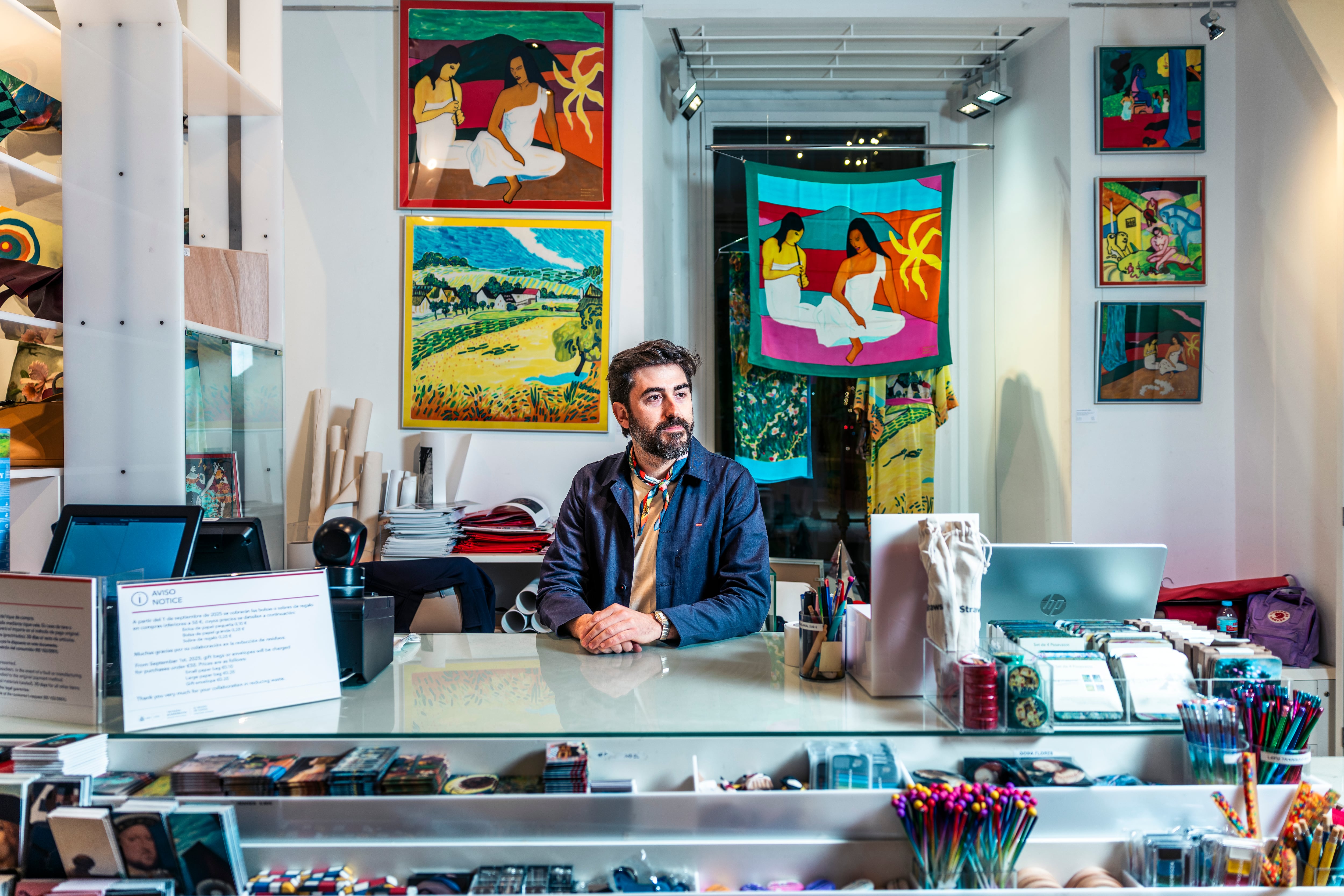 La mística en las patatas bravas: el delirio literario de Constantino Molina, poeta y tendero del Thyssen