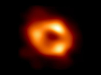 La primera imagen de Sagitario A, el agujero negro supermasivo del centro de nuestra galaxia. Captada por Event Horizon Telescope (EHT).