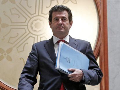 El vicepresidente del Consell, José Ciscar, momentos antes de la rueda de prensa tras el pleno.