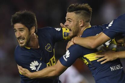 N&aacute;ndez y Pablo P&eacute;rez celebran el gol del triunfo.