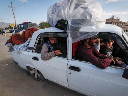 Armenios huyendo de Nagorno-Karabaj, el pasado septiembre.