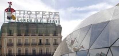 El letrero de T&iacute;o Pepe de la madrile&ntilde;a Puerta del Sol, en su antigua ubicaci&oacute;n.