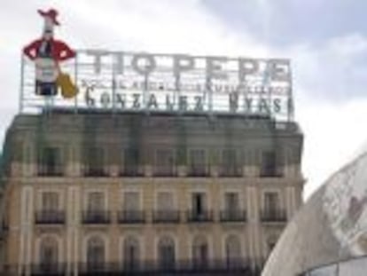 El letrero de T&iacute;o Pepe de la madrile&ntilde;a Puerta del Sol, en su antigua ubicaci&oacute;n.