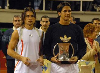 Verdasco posa con la Copa junto a Ferrer