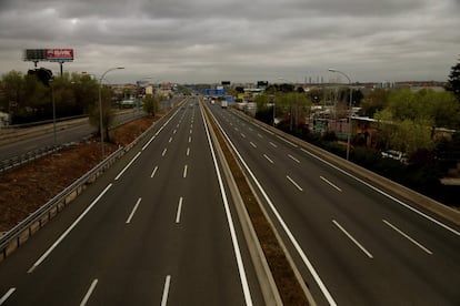 The A-2 highway leaving Madrid after the lockdown came into force.