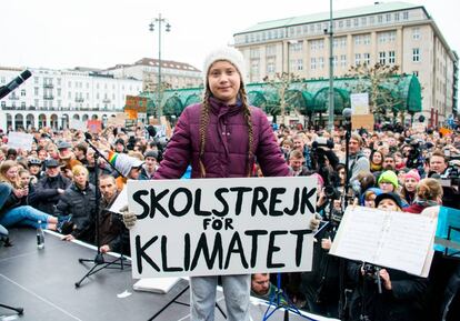 Greta Thunberg el 1 marzo 2019 en Hamburgo, en su incansable viaje para que los políticos tomen medidas contra el calentamiento global.