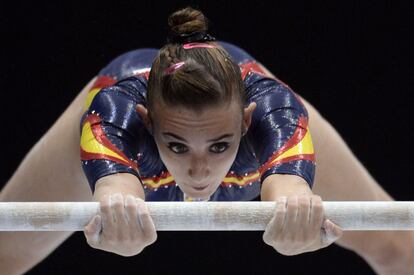 Cintia Rodríguez durante su ejercicio de paralelas.