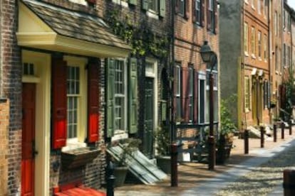 Vista del Callejón Elfreth, en el centro histórico de Filadelfia, habitado desde 1720.