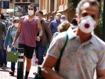 Ambiente en las calles de Terrassa (Barcelona) este lunes.