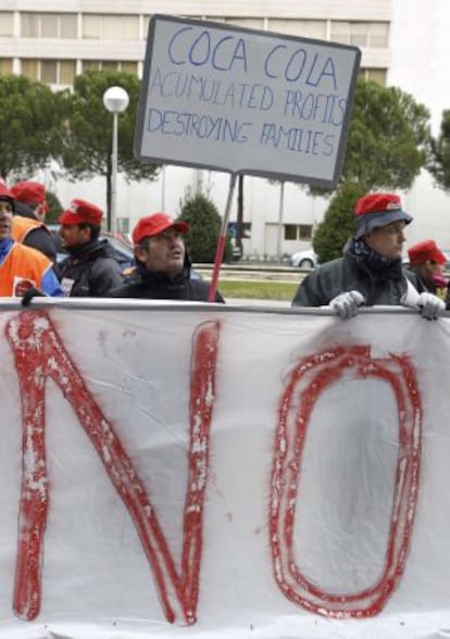 Trabajadores de Coca-Cola se manifiestan el pasado miércoles.