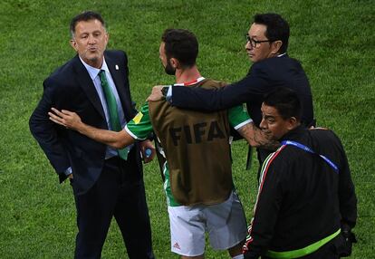 No fim, tudo terminou em paz, com apenas três cartões amarelos distribuídos e Osorio mandando beijo na saída de campo.