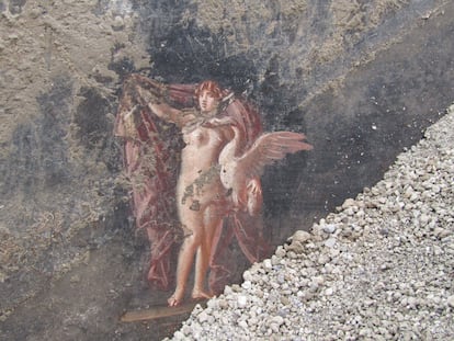 Descubrimiento de un imponente salón de banquetes, de elegantes paredes negras y decorado con frescos con temas mitológicos inspirados en la guerra de Troya.