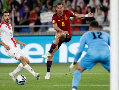 Fabián Ruiz disputando el partido contra Georgia del pasado viernes.