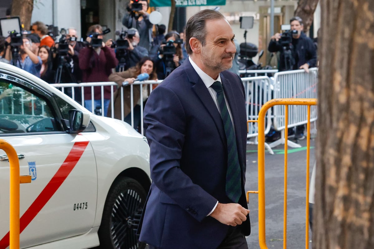 El Supremo cita como testigos al exgerente y a una trabajadora del PSOE por los pagos en metálico a Ábalos