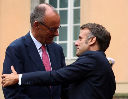 Friedrich Merz, canciller alemán, recibe a Emmanuel Macron, presidente francés, en Berlín, el 23 de julio.