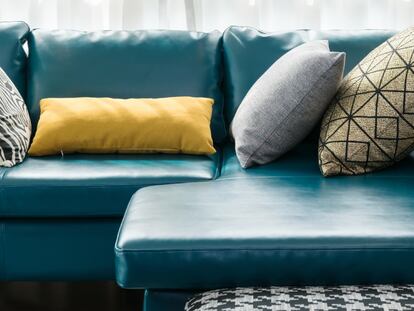 Con los rectificadores, los sofás, además de recuperar el confort habitual, se ven mejor estéticamente. GETTY IMAGES.