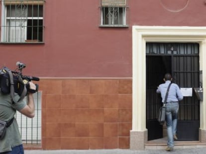 Edificio del barrio sevillano de Tiro de L&iacute;nea, donde han sido realojadas dos familias de la corrala La Utop&iacute;a.