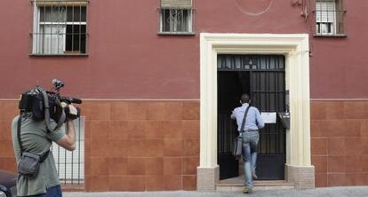 Edificio del barrio sevillano de Tiro de L&iacute;nea, donde han sido realojadas dos familias de la corrala La Utop&iacute;a.