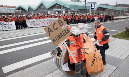 Trabajadores de Arcelor en Vitoria, en una protesta frente al Gobierno vasco