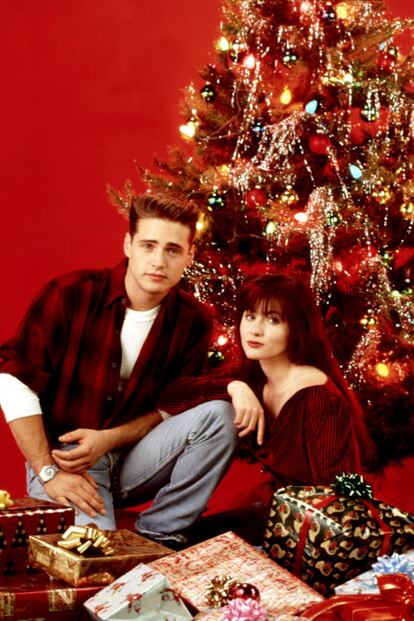 Los hermanos Brenda y Brandon Walsh celebran una Navidad estilo Beverly Hills en Sensación de vivir.