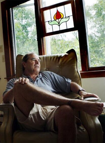 Paul Theroux (Medford, Massachusetts, 1941), fotografiado en su casa el verano pasado.