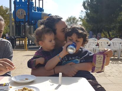 Isabela Sperandio com os filhos