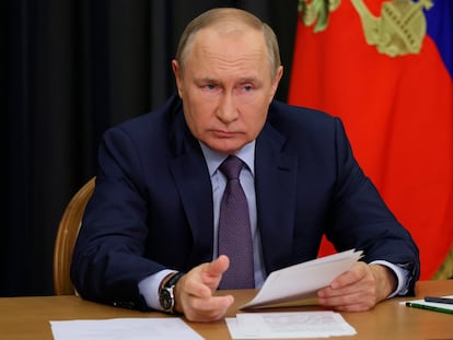 Vladímir Putin en una reunión por videoconferencia, en la residencia Bocharov Ruchei, en Rusia, este martes.