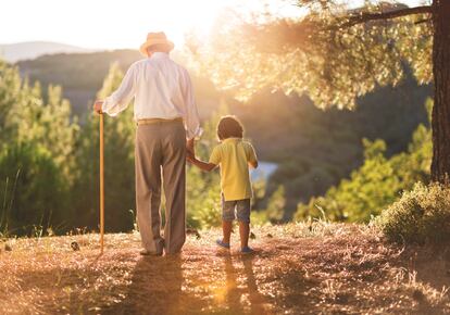 Si a los niños se les ayuda a confiar en ellos mismos y en sus decisiones, desarrollarán habilidades para su edad adulta, fomentando el desarrollo intelectual, social, emocional y psicológico.