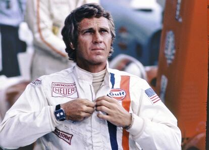 Steve McQueen, en ‘Las 24 Horas de Le Mans’ (1971). El Tag Heuer Monaco tiene la corona a la izquierda y él llevaba el reloj en la derecha.