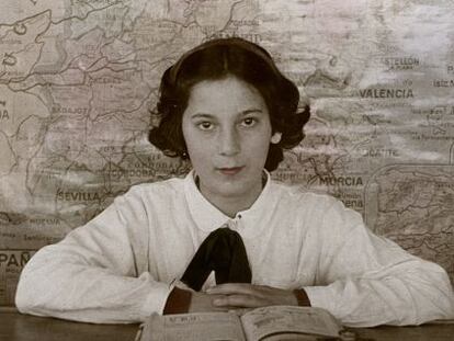 Una estudiante de Vivero (Lugo) al inicio del curso 1945-46. 