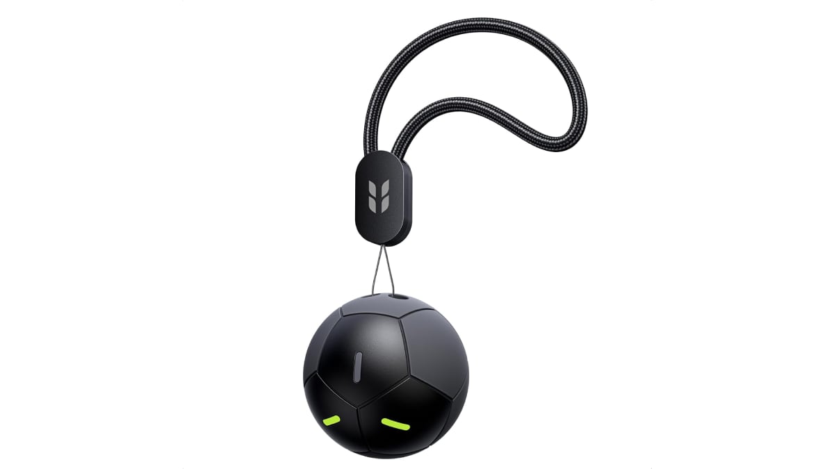 Localizador Ugreen con diseño de balón de fútbol.
