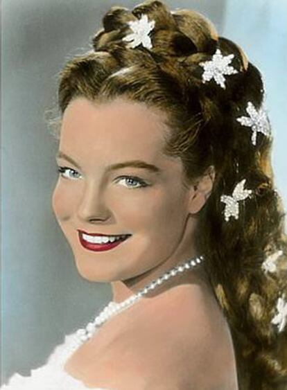 La novela 'Ende einer Nacht' (Fin de una noche), sobre la muerte de Romy Schneider, sólo podrá seguir distribuyéndose si se eliminan los pasajes en los que se sugiere una relación cercana de la madre de la actriz con los nazis y con el dictador Adolf Hitler. El tercer marido de Magda Schneider logró imponerse así en contra de la editorial Blumenbar y del escritor Olaf Kraemer. El autor y la editorial sostenían la tesis de que la novela era un libro de ficción y, por lo tanto, los hechos narrados no tenían por qué corresponder completamente a la realidad, pero la Audiencia Provincial de Fráncfort no compartió ese punto de vista.
La sentencia dice que los derechos póstumos de protección de la personlidad de Magda Schneider son más importantes que la libertad de opinión y la libertad artística.