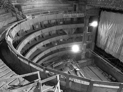 Obras de remodelación en el Teatro Real, en diciembre de 1993.