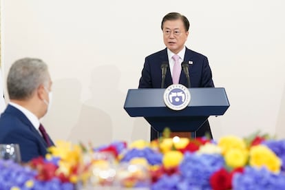 El presidente surcoreano, Moon Jae-in, en un encuentro con su homólogo colombiano, Iván Duque, en Seúl el pasado 25 de agosto.