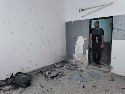 Osama Salahat, de 24 años, en su casa de Yenín, de la que huyó con su mujer y su hijo de dos meses el sexto de los nueve días que duró la incursión militar israelí. 