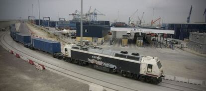 Tren de mercancías en el puerto de Castellón