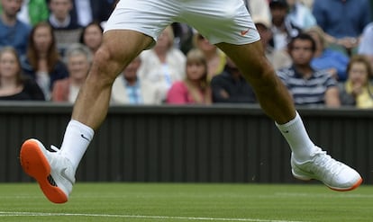 Detalle de las zapatillas de Federer en el primer partido de Wimbledon.