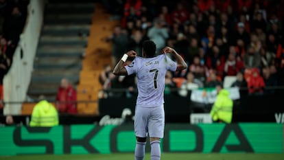 Vinicius celebra su segundo gol frente al Valencia, el pasado sábado.