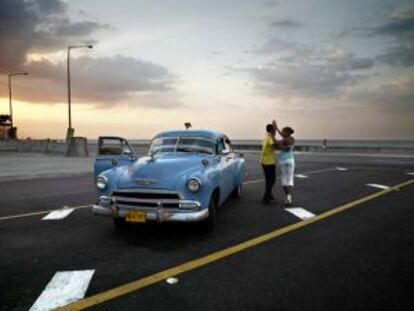 'Chevy azul y pareja bailando', de José María Mellado.