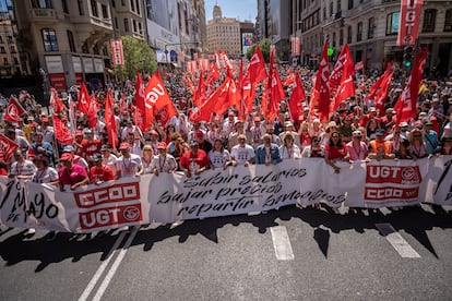 Los secretarios generales de UGT, Pepe Álvarez, y de CCOO, Unai Sordo, encabezan la manifestación en Madrid para celebrar el Día Internacional del Trabajador.