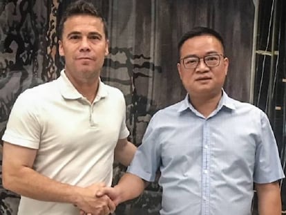 El técnico Rubi y el presidente Chen.