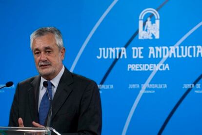 El presidente de la Junta, José Antonio Griñán, durante su declaración institucional para reprochar las afirmaciones del dirigente de ERC.